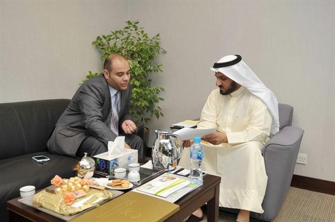 عبدالله مطر الشمري متحدثا للزميل احمد مغربي 	اسامة ابو عطية ﻿