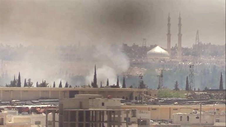 صورة نشرتها صفحة الثورة السورية للدخان المتصاعد نتيجة قصف الجيش الحر للبحوث في حلب﻿