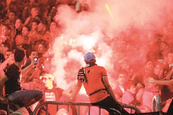 التراس الاهلي مازال يشعل الاحداث في المباريات وخارجها