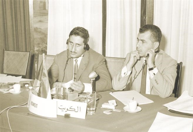 الرومي ممثلا الكويت في احد المؤتمرات الخارجية﻿