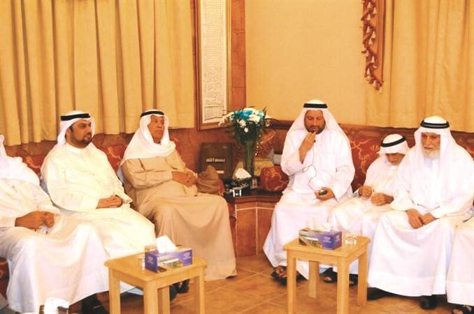 د يوسف الزلزلة متوسطا الحضور
