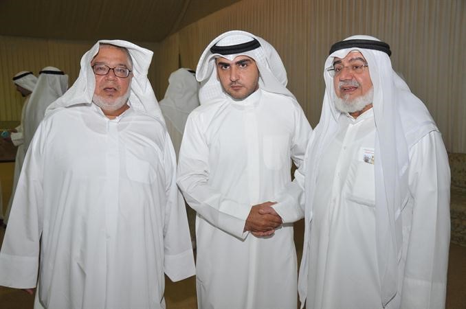 دعبدالكريم الكندري متوسطا كبار السن