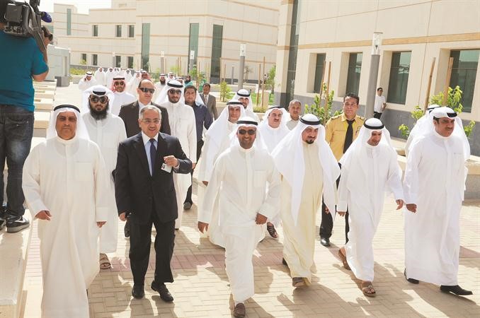 دنايف الحجرف ود عبد الرزاق النفيسي خلال الجولة قاسم باشا