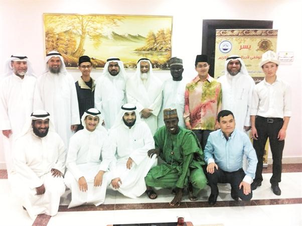لقطة تذكارية للمتسابقين في المركز الوقفي لاجيال القران الكريم