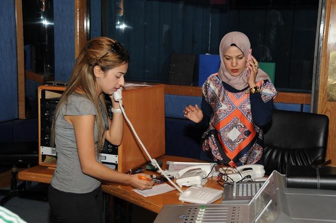 تناسق وتنسيق مع المستمعين بين ابتسام وفاطمة