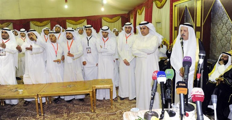 امير العوازم فلاح بن جامع متحدثا للقبيلة