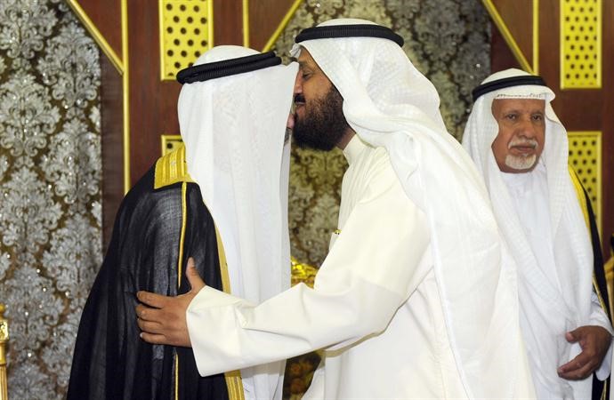 فلاح الصواغ يقبل خشم بن جامع