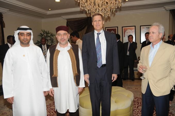 السفير الاميركي مع بعض الحضور	 انور الكندري﻿