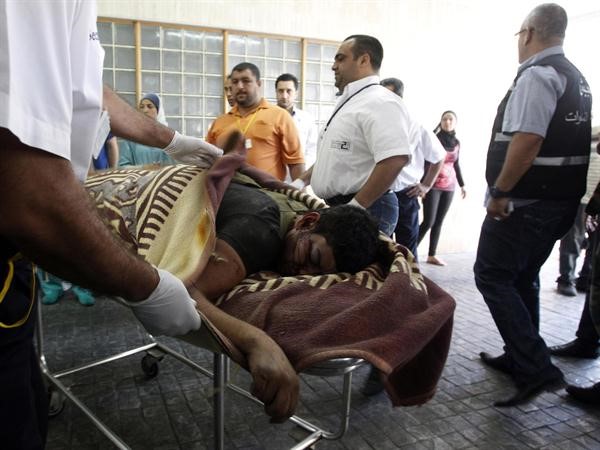 جثة احد المسلحين الموالين لرجل الدين اللبناني احمد الاسير رويترز