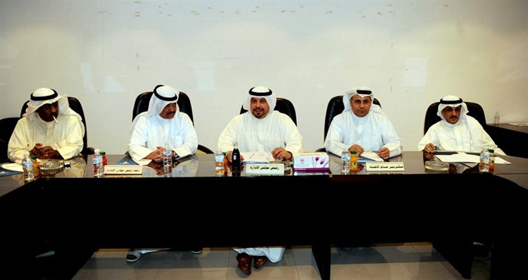 الشيخ دطلال الفهد مترئسا الاجتماع التشاوري لاتحاد الكرة