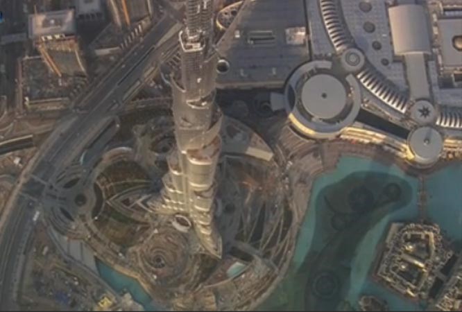  بالفيديو.. برج خليفة.. نجم غوغل "ستريت فيو" في دبي