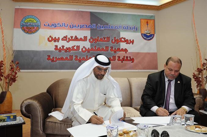 متعب العتيبي و داحمد الحلواني اثناء توقيع بروتوكول التعاون قاسم باشا