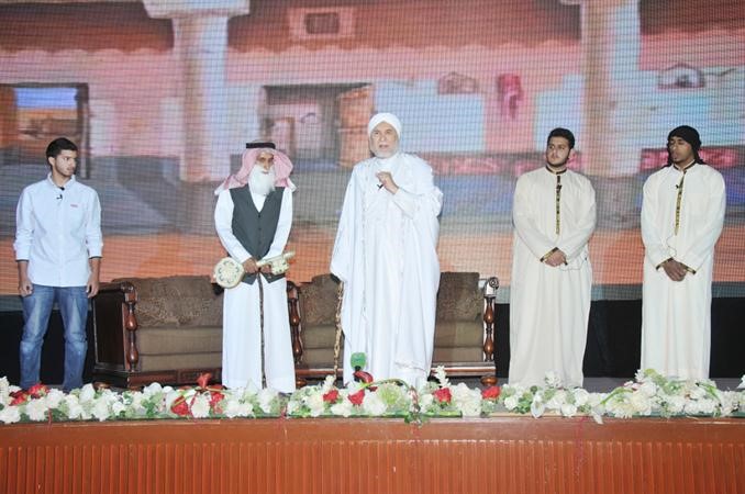 الفنان وجدي العربي خلال عرضه المسرحي محمد خلوصي