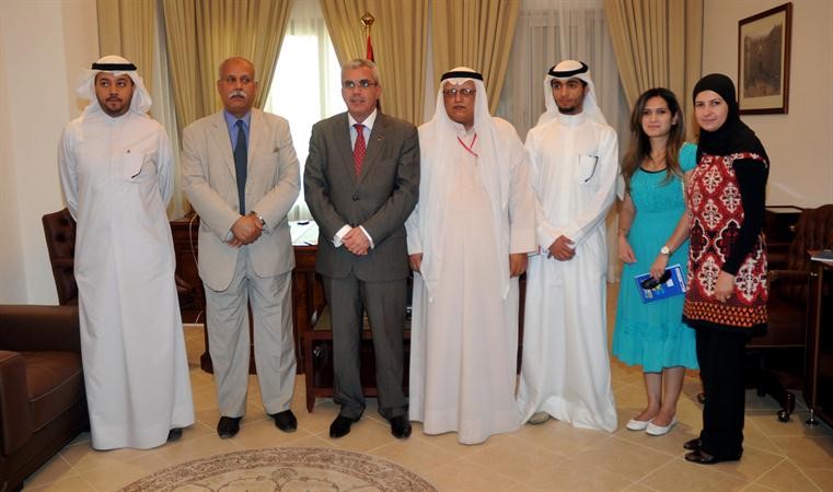 طهبوب مع ممثلي الصحف المحلية	متين غوزال﻿