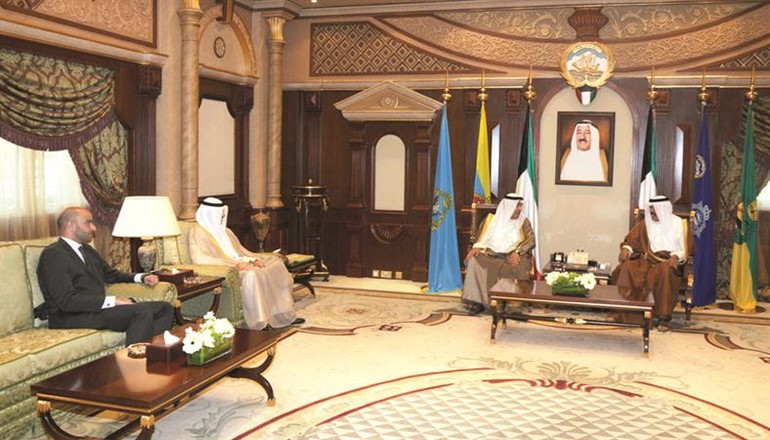 سمو ولي العهد الشيخ نواف الاحمد مستقبلا اعضاء المجلس الاعلى للتخصيص﻿