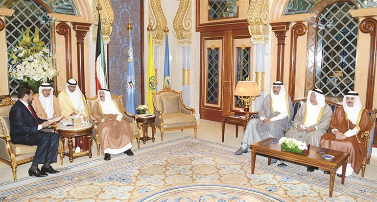 صاحب السمو الامير الشيخ صباح الاحمد مستقبلا مبعوث رئيس نيكاراغوا محمد لاشتر﻿