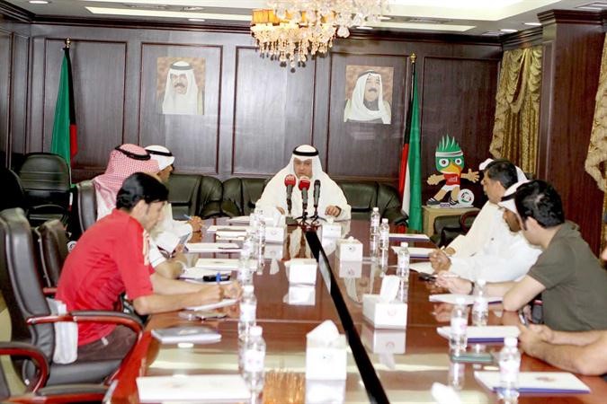 الشيخ طلال المحمد خلال اجتماعه بممثلي الوزارات ﻿