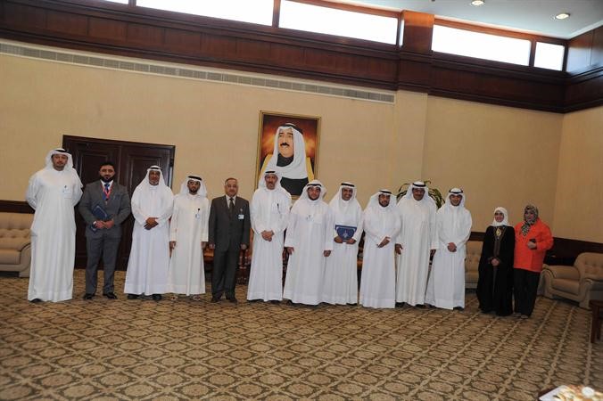 النفيسي وسط الوفد المشارك ﻿