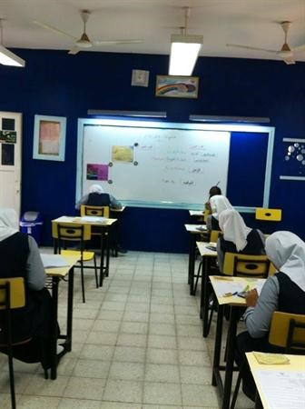 طالبات ثانوية العدان يؤدين الاختبار﻿
