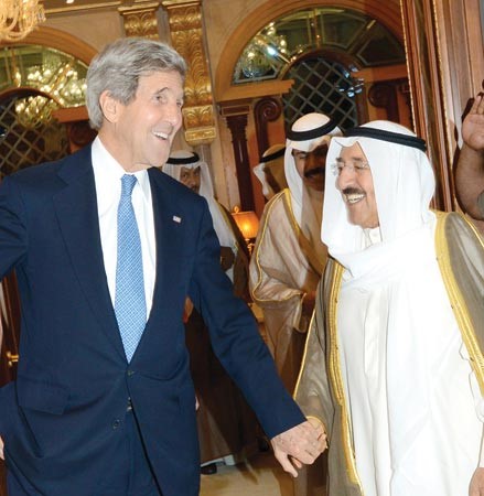صاحب السمو الامير الشيخ صباح الاحمد لدى استقباله وزير الخارجية الاميركي جون كيري