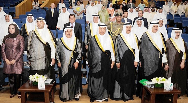 سمو رئيس الوزراء الشيخ جابر المبارك والشيخ سلمان الحمود والشيخ محمد العبدالله وذكرى الرشيدي وفيصل الحجي والشيخ د سالم الجابر وم عبد العزيز الابراهيم خلال العرض ﻿
