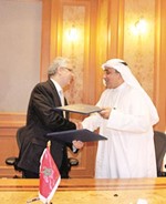 عبدالوهاب البدر يتبادل بنود الاتفاقية مع نزار بركة﻿