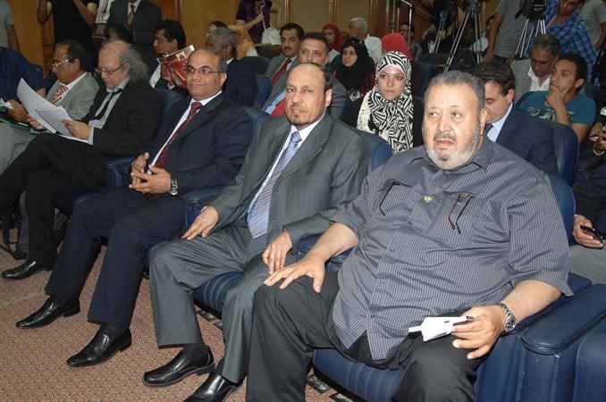 فيصل القناعي مع الحضور في المؤتمر ناصر عبد السيد