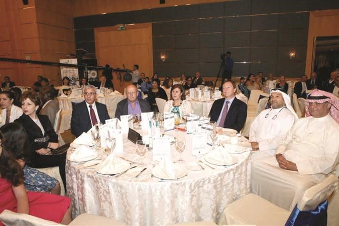 متابعة من الحضور
