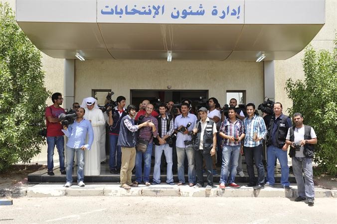 المصورون والاعلاميون في انتظار المرشحين﻿