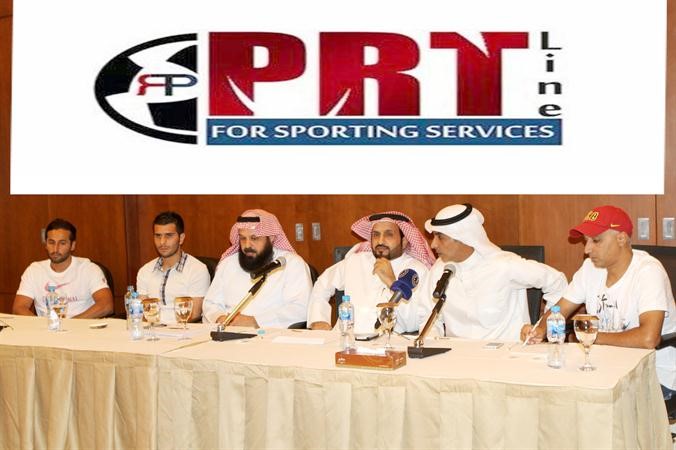 محمد الهذال يتوسط الحضور خلال المؤتمر الصحافي 