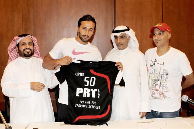سعد العنزي يتسلم فانيلة بي ار تي 