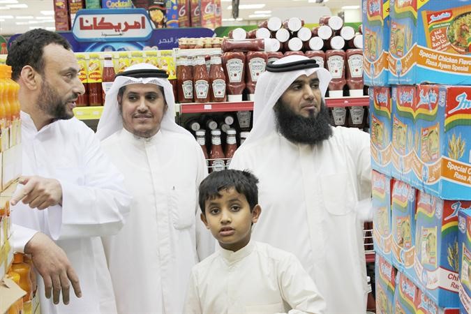 جولة بين المعروضات﻿