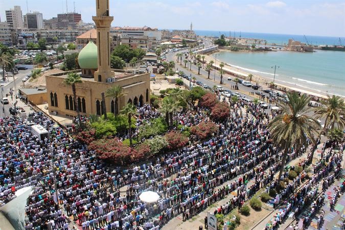 صلاة موحدة في جامع الزعتري بصيدا احتجاجا على الاحداث الاخيرة وتضامنا مع الاسير محمود الطويل