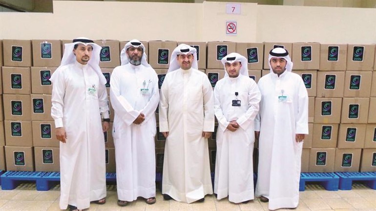 لقطة جماعية لمسؤولين في زين وبيت الزكاة﻿