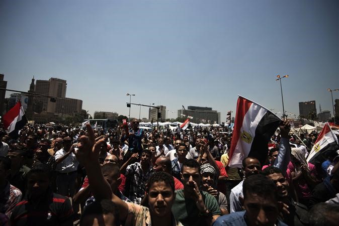 المعارضون يتجمعون في ميدان التحرير امس استعدادا للاحتجاج على حكم الرئيس مرسي في مظاهرات 30 يونيو المقرر لها اليوم 	افپ﻿
