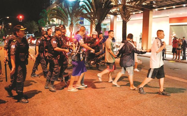 الشرطة البرازيلية تقبض على بعض مثيري الشغب افپ