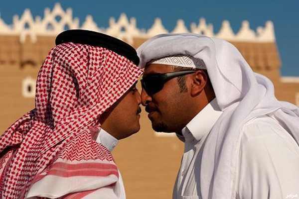 بالصور.. تعرف على طرق وعادات التحية والترحيب بالضيوف حول العالم