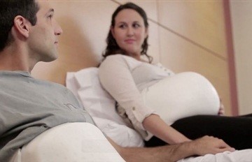 بالفيديو.. " حزام الحمل " يجعل الآباء يشعرون بحركة الجنين في بطن الأم