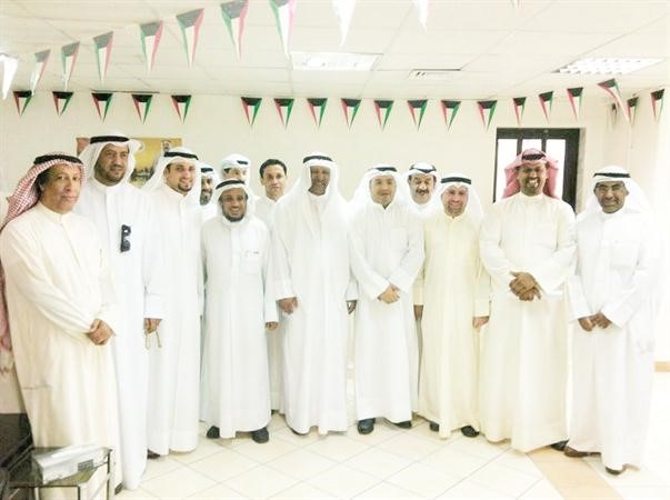 عبد الرحمن الخترش مع عدد من زملائه