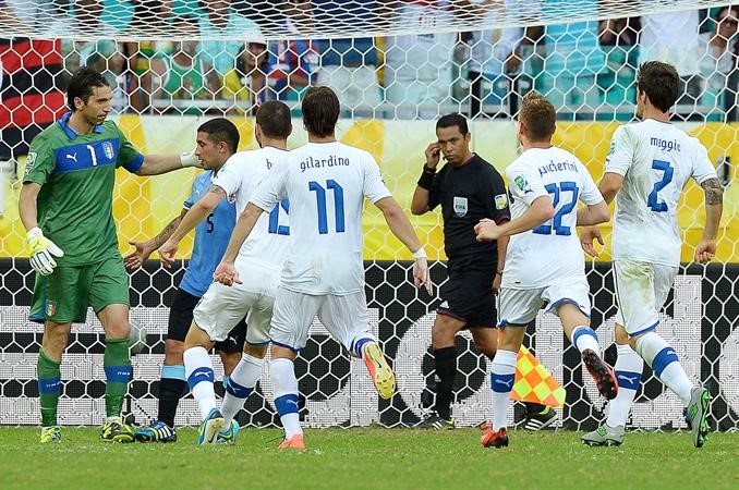 حارس مرمى ايطاليا بوفون تالق في ركلات الترجيح وقاد الازوري للفوز بالمركز الثالث افپ