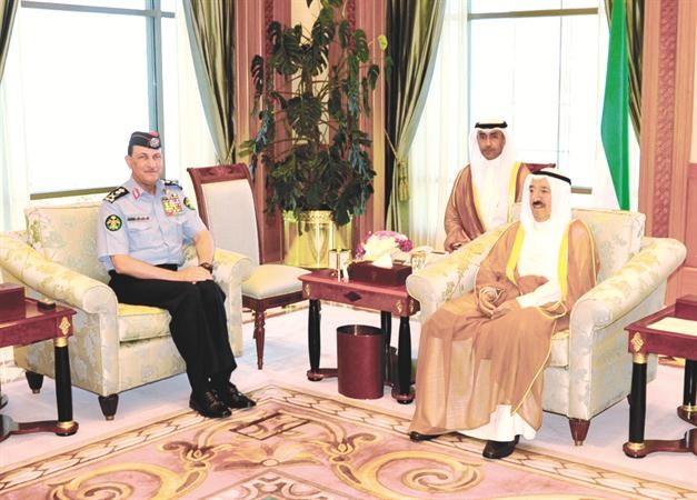 صاحب السمو الامير الشيخ صباح الاحمد مستقبلا الفريق الركن توفيق حامد الطوالبة﻿