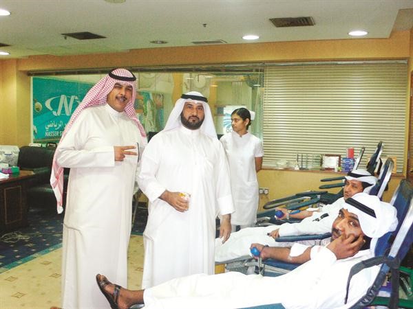 اعضاء تعاونية الصليبية يتبرعون بدمائهم﻿