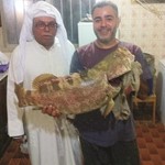 وحيد الفيلكاوي مع والده وصيده المفضل الهامور