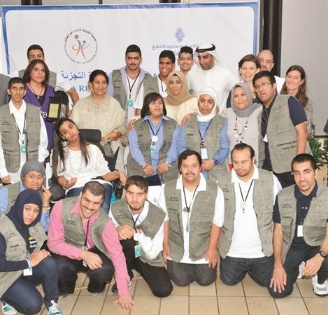 لقطة تذكارية مع المشاركين في الدورة