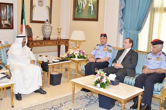  الشيخ مشعل الاحمد مستقبلا مدير عام الامن العام في الاردن الفريق اول ركن توفيق حامد الطوالبة ﻿