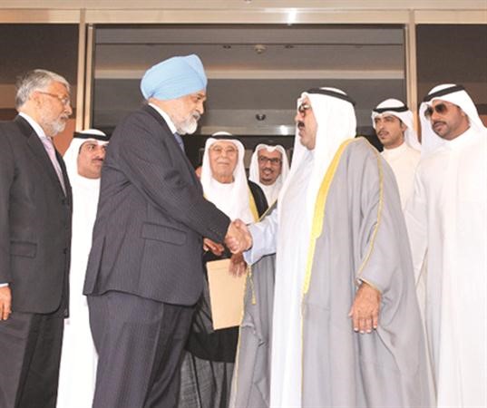 وزير شؤون الديوان الاميرى الشيخ ناصر صباح الاحمد مرحبا بنائب رئيس مجلس التخطيط الهندي﻿