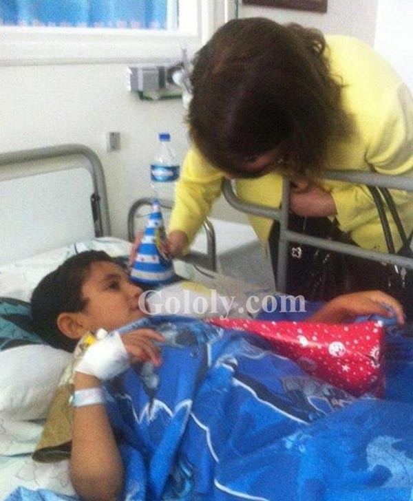 بالصور.. ماجدة الرومي تبكي عند ضريح «بلعيد» وتزور مستشفى الأطفال 
