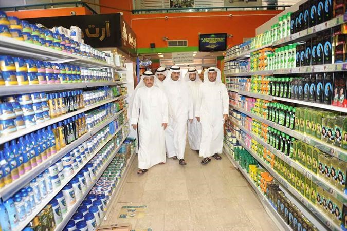 جولة للاطلاع على السلع المعروضة﻿