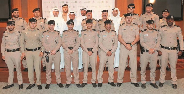 صورة جماعية لمسؤولي بيتك والضباط﻿