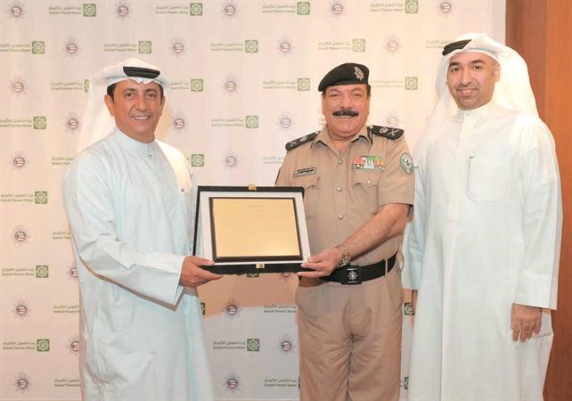 العمر يكرم عبدالفتاح العلي﻿
